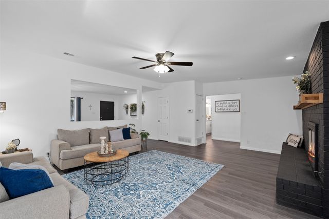 1819 W Cedar Elm Drive, Arlington, TX 76012