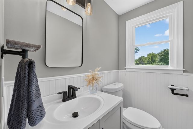128 Providence Rd, Grafton, MA 01519
