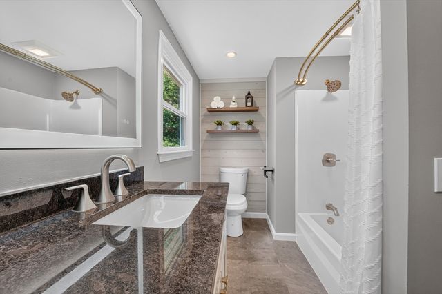 128 Providence Rd, Grafton, MA 01519