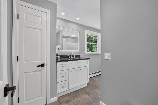 128 Providence Rd, Grafton, MA 01519