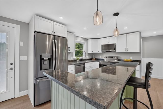 128 Providence Rd, Grafton, MA 01519