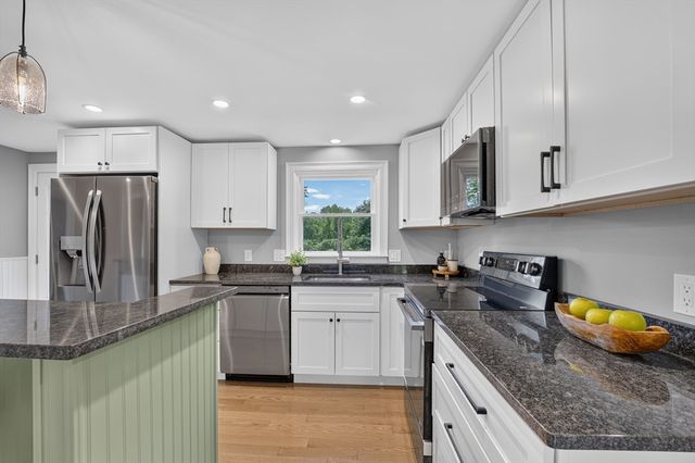 128 Providence Rd, Grafton, MA 01519