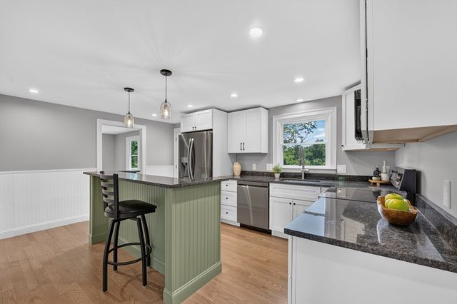 128 Providence Rd, Grafton, MA 01519