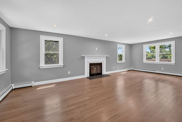128 Providence Rd, Grafton, MA 01519