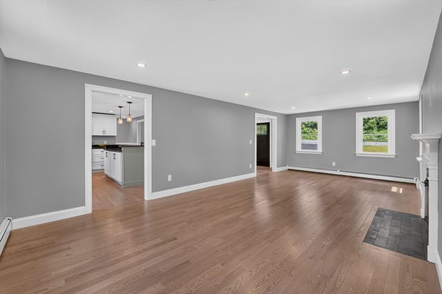 128 Providence Rd, Grafton, MA 01519