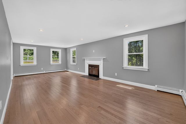 128 Providence Rd, Grafton, MA 01519