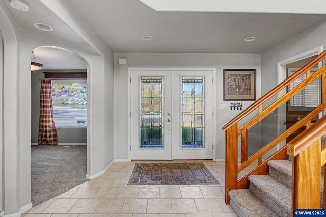 2415 SW Oakwood Dr, Dallas, OR 97338