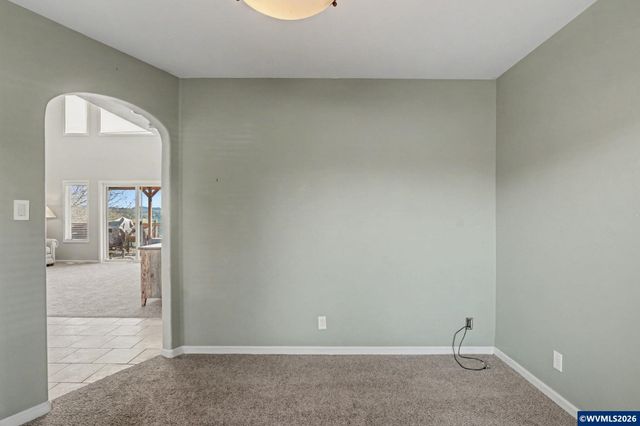 2415 SW Oakwood Dr, Dallas, OR 97338