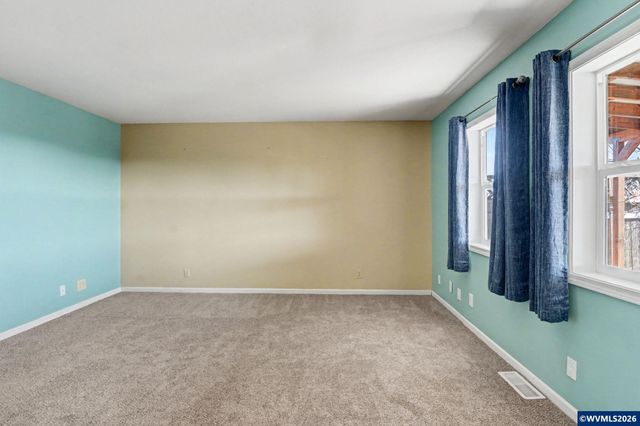 2415 SW Oakwood Dr, Dallas, OR 97338