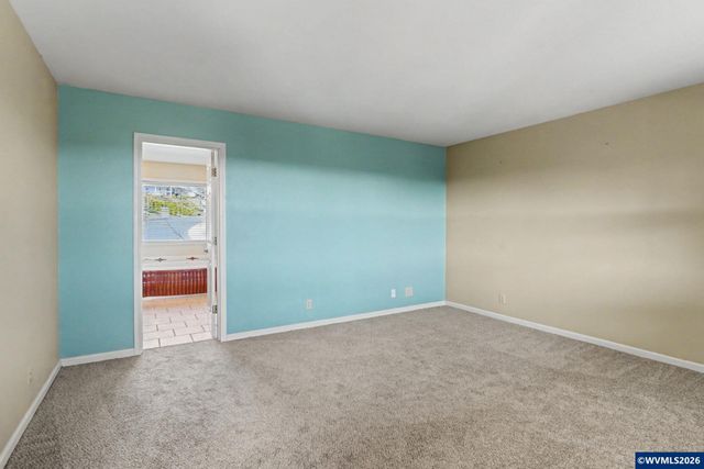 2415 SW Oakwood Dr, Dallas, OR 97338