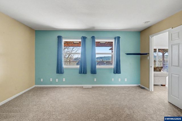 2415 SW Oakwood Dr, Dallas, OR 97338