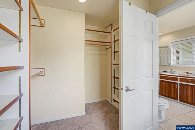 2415 SW Oakwood Dr, Dallas, OR 97338