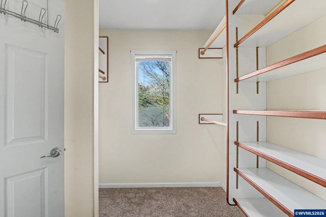 2415 SW Oakwood Dr, Dallas, OR 97338