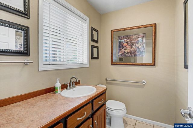 2415 SW Oakwood Dr, Dallas, OR 97338