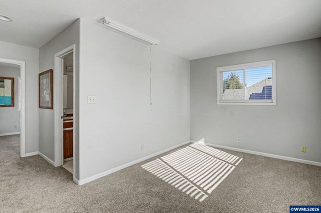 2415 SW Oakwood Dr, Dallas, OR 97338