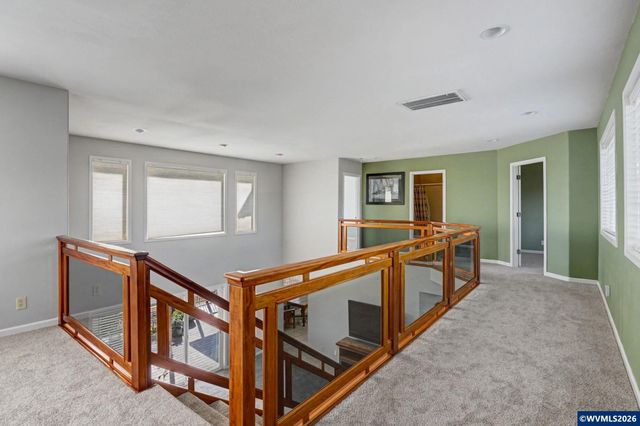 2415 SW Oakwood Dr, Dallas, OR 97338