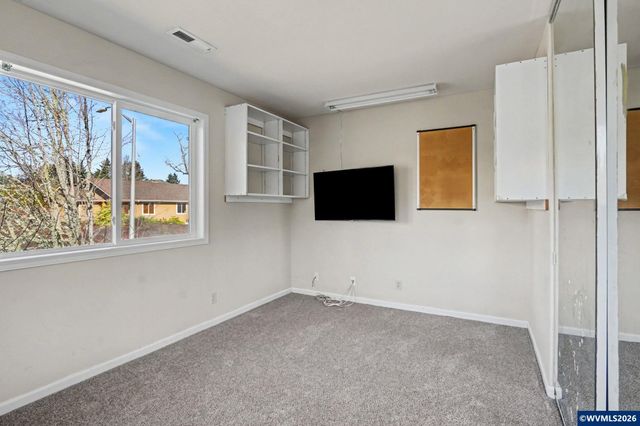 2415 SW Oakwood Dr, Dallas, OR 97338