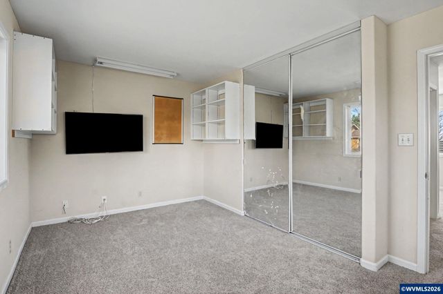 2415 SW Oakwood Dr, Dallas, OR 97338