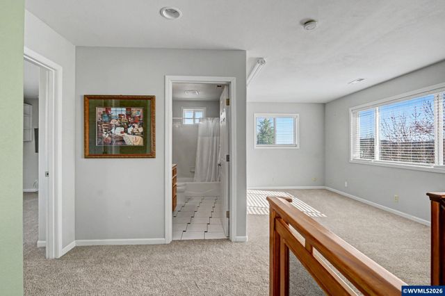 2415 SW Oakwood Dr, Dallas, OR 97338