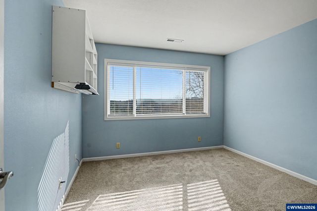 2415 SW Oakwood Dr, Dallas, OR 97338