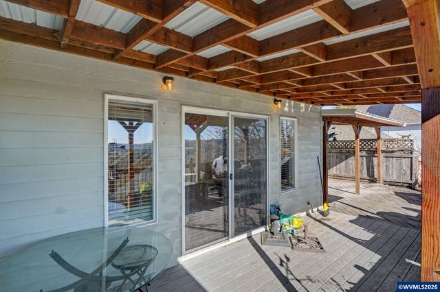 2415 SW Oakwood Dr, Dallas, OR 97338