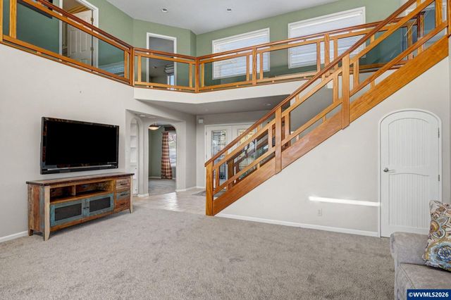 2415 SW Oakwood Dr, Dallas, OR 97338