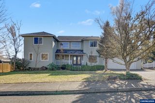 2415 SW Oakwood Dr, Dallas, OR 97338