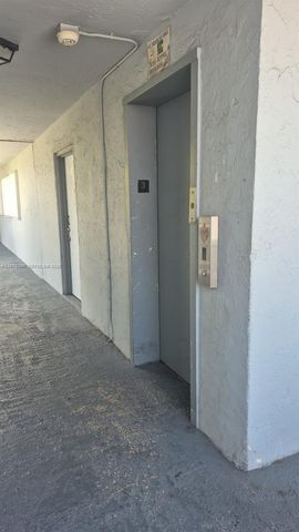 1735 W 60th St M329, Hialeah, FL 33012