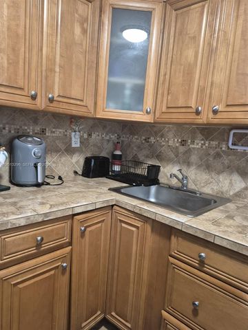 1735 W 60th St M329, Hialeah, FL 33012