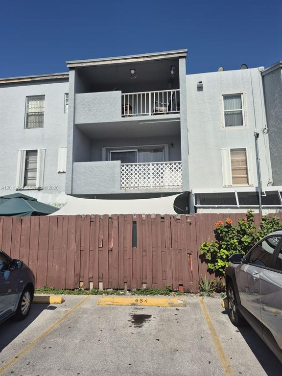 1735 W 60th St M329, Hialeah, FL 33012