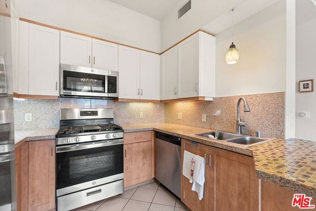 267 S San Pedro Street 623, Los Angeles, CA 90012