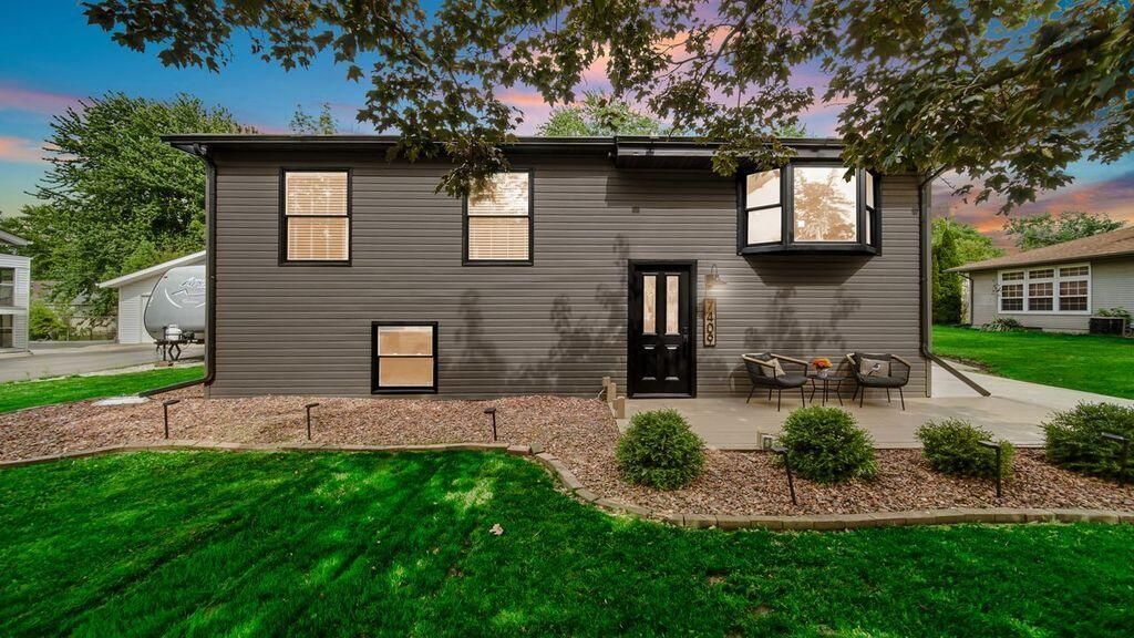 7409 Marshall Place, Merrillville, IN 46410