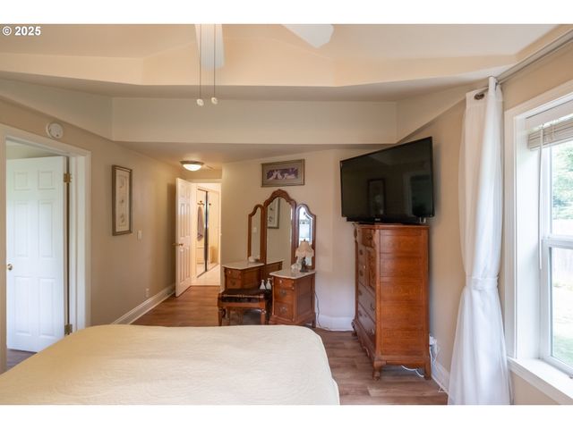 1049 N RIVER Dr, Sweet Home, OR 97386
