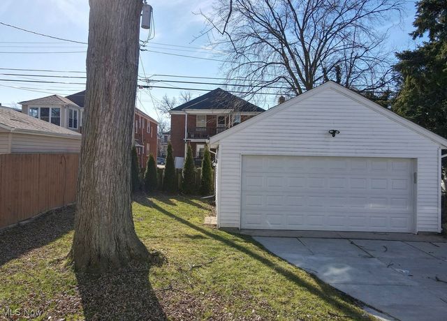 3558 Raymont Boulevard, University Heights, OH 44118