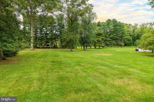 1800 CATHEDRAL RD, Huntingdon Valley, PA 19006