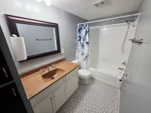 8423 Brunswick Avenue N, Brooklyn Park, MN 55443