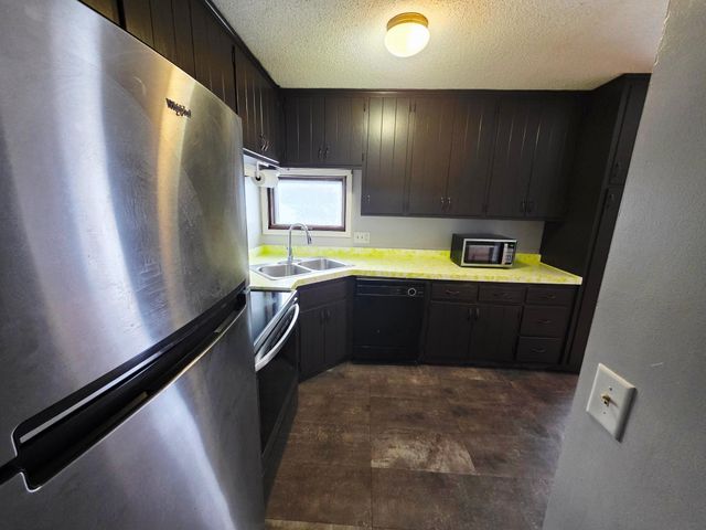 8423 Brunswick Avenue N, Brooklyn Park, MN 55443