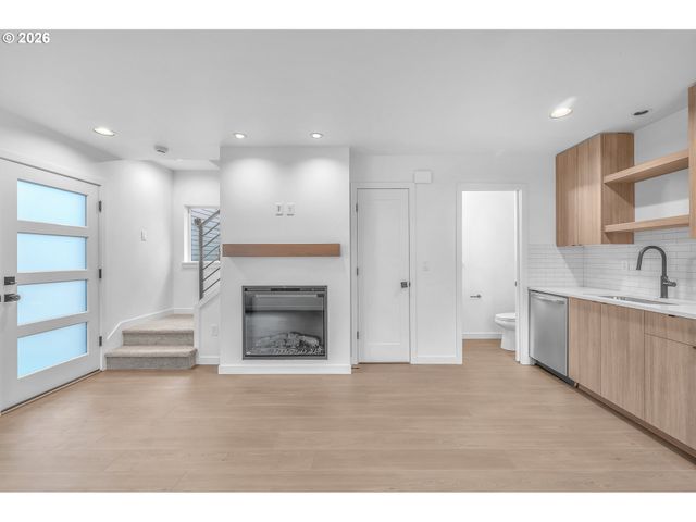 6471 Se RAMONA St B, Portland, OR 97206