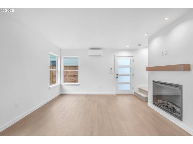 6471 Se RAMONA St B, Portland, OR 97206