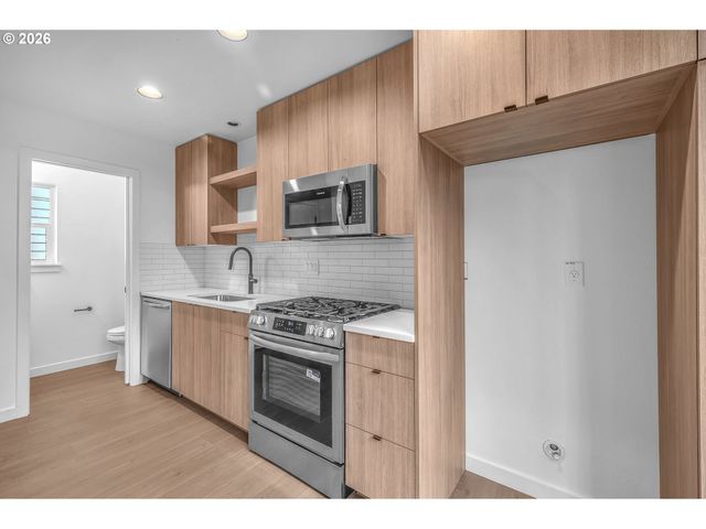 6471 Se RAMONA St B, Portland, OR 97206