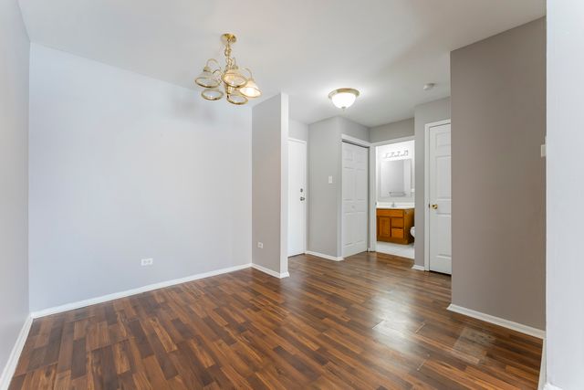 703 E Fullerton Avenue 107, Glendale Heights, IL 60139