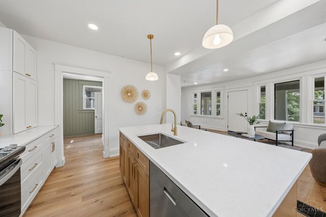 1943 Hewitt Avenue, Cincinnati, OH 45207