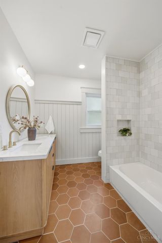 1943 Hewitt Avenue, Cincinnati, OH 45207