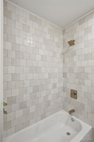 1943 Hewitt Avenue, Cincinnati, OH 45207