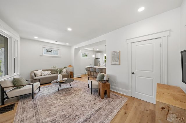 1943 Hewitt Avenue, Cincinnati, OH 45207