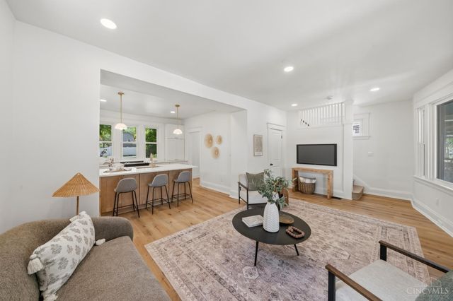 1943 Hewitt Avenue, Cincinnati, OH 45207