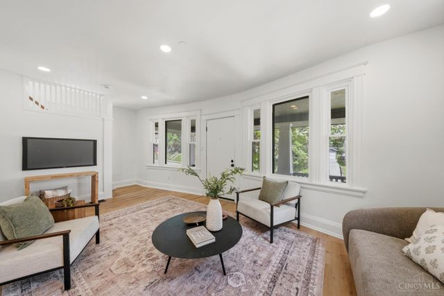 1943 Hewitt Avenue, Cincinnati, OH 45207