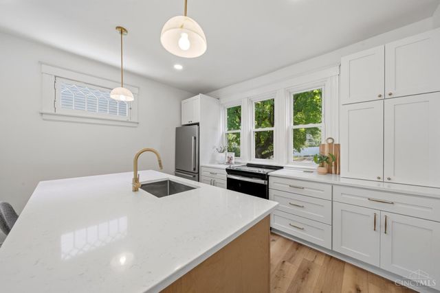 1943 Hewitt Avenue, Cincinnati, OH 45207