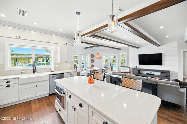 3367 ROYAL PALM Drive, Jacksonville, FL 32250