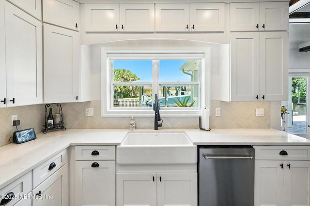 3367 ROYAL PALM Drive, Jacksonville, FL 32250